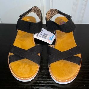 Bobs foam sandals, size 8.